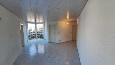 Schöne, helle 2-Zimmer-Wohnung 60qm mit EBK, Gäste WC in ruhigem Wohngebiet in Gernsheim