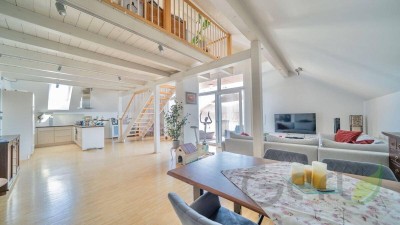 Lichtdurchflutete Galeriewohnung im Dachgeschoss – stilvolles Wohnen auf 121 m² in Wals