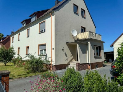 Solides MFH mit Vollkeller, gr. Garage inkl. Dachraum - 1 WHG bezugsfrei