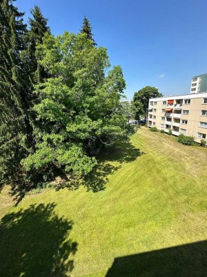 4-Zimmer-DG-Wohnung mit EBK in Unterhaching