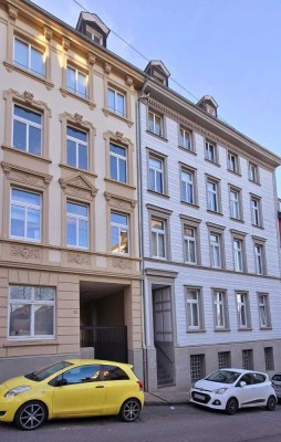 Wunderschöne 4 Zimmeraltbauwohnung im Dachgeschoss auf zwei Etagen!