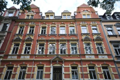 Frisch Renoviert, Geräumige 3 - Raum Wohnung mit Balkon und Garten in gepflegtem Mehrfamilienhaus