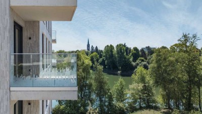 Sofort einziehen: 3-Zimmer-Wohnung mit Einbauküche und Balkon direkt am See und mitten in der Stadt.