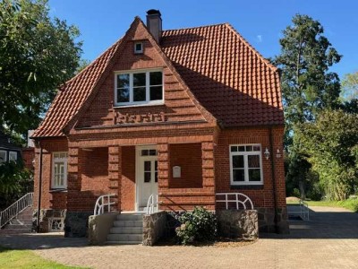 Repräsentatives Landhaus mit besonderer Ausstrahlung !
