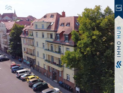 ++ PKW-Stellplatz, Balkon! Attraktive 4-Zimmer-Wohnung mit Stellplatz in zentraler Lage ++