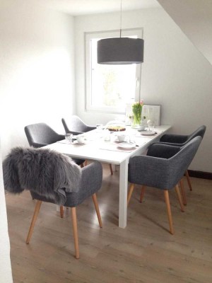 Neuwertige 3,5-Raum-DG-Wohnung mit Balkon und Einbauküche in Baiersbronn