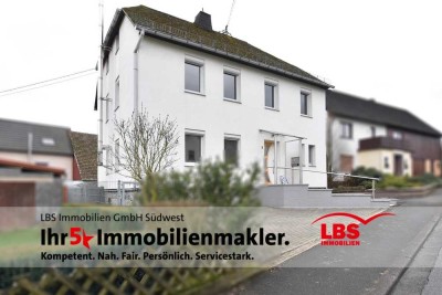 Großes Einfamilienhaus mit Scheune