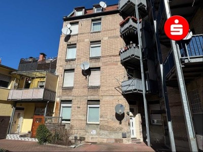 Große 2 Zimmer-Wohnung im Rückgebäude inklusive Außenstellplatz!