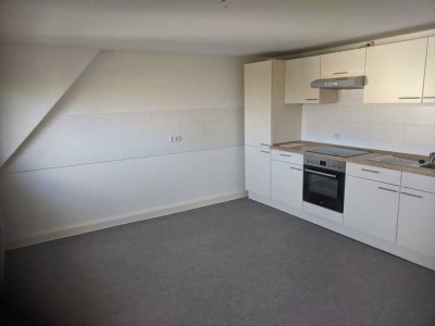 Nachmieter o. Untermieter gesucht! Helle 2-Zimmer-Wohnung mit Einbauküche in Leipzig.