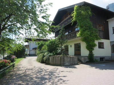 Großzügige 5 Zimmer Familien-Wohnung mit Terrasse