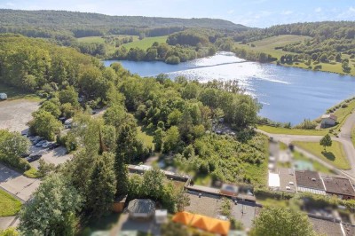 Weihnachtszauber am idyllischen Badesee