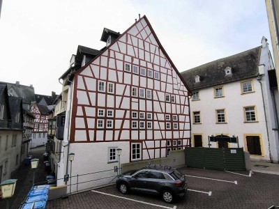 Seltenes Fachwerkhaus mit zwei Wohneinheiten und Gewerbe