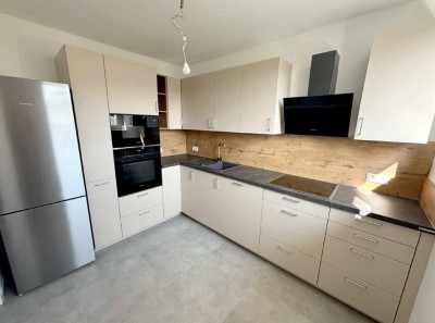 Erstbezug! Großzügige sanierte Eigentumswohnung mit Loggia!