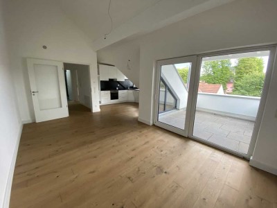 Exklusive Neuwertige 2-Raum-Dachgeschosswohnung mit Terrasse & Einbauküche in München-Trudering
