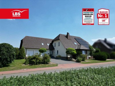 In Toplage - Saniertes großes Zweifamilienhaus mit parkähnlichem Garten und Platz für Ihre Autos…