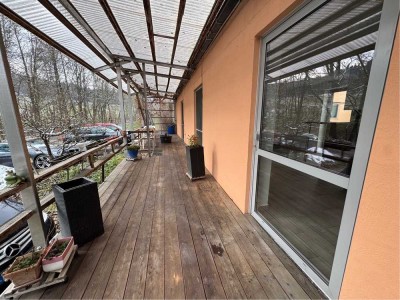 Sonniges Apartment mit Veranda und Küche