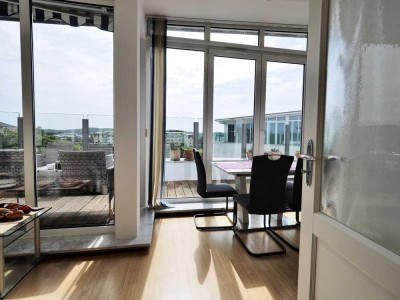 Lichtdurchflutete Dachgeschosswohnung mit großzügiger Dachterrasse