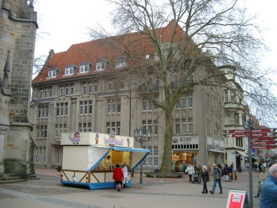 Helle 4-Z. Wohn. im 2. OG mit Aufzug in Peine gerne an Senioren auch als Senioren WG zu vermieten