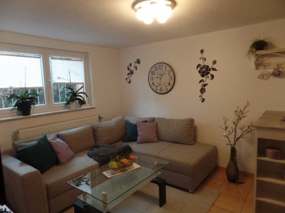 Stilvolle, modernisierte 2-Raum-Souterrain-Wohnung in Roemerberg