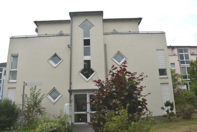 Top ausgestattet! Gepflegte Penthouse-Wohnung mit 2 TG-Stellplätzen in Pfinztal-Berghausen