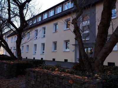 Zentrale, renovierte 3-Raum-Wohnung mit Südbalkon mit Blick ins Grüne