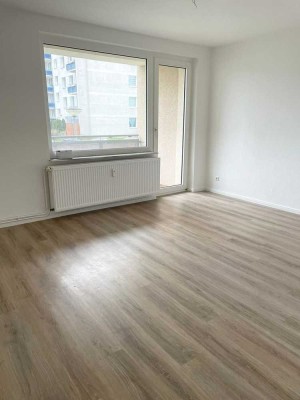 Schöne, sanierte 3-Zimmer-Erdgeschosswohnung mit Balkon zu vermieten.