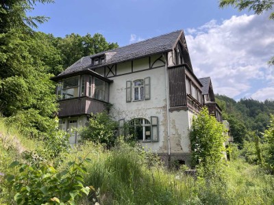 Denkmalgeschütze Villa der ehem. Patentpapierfabrik in Amtsberg südlich von Chemnitz auf ca 1.735 m²