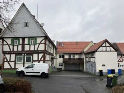 Heuchelheim: Ensemble aus 2 Häusern mit großen Grundstück Heuchelheim/Kinzenbach