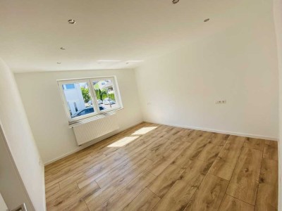 Neu renovierte 3,5 Zimmer Wohnung mit Garten, Garage und Stellplatz in Crailsheim