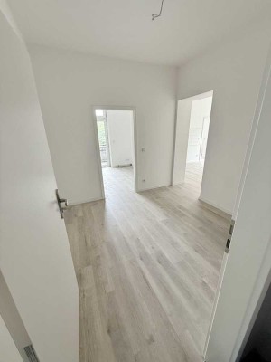 frisch sanierte 3,5 Zimmer Wohnung mit Balkon