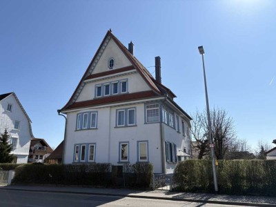 Charakteristisches 2-Familienhaus mit ELW und zusätzlicher Wohnbaufläche |  Zentrumsnah