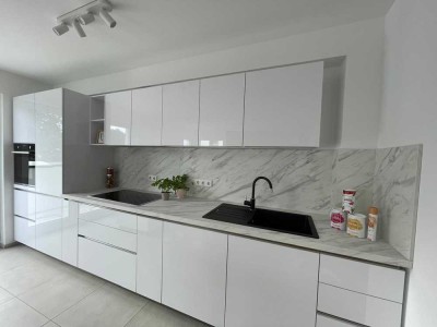 Neuwertige 2-Zimmer Dachgeschosswohnung mit Balkon in Mainz-Weisenau