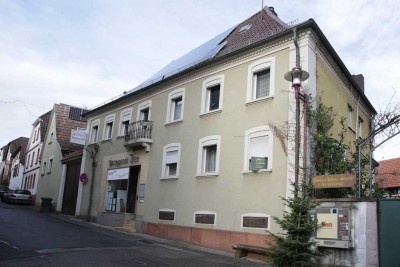 REPRÄSENTATIVES WOHNHAUS MIT AUSBAUPOTENZIAL IM ORTSKERN