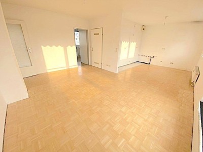NEUER PREIS! PROVISIONSFREIE 3-ZIMMER DG-WOHNUNG MIT GROSSER TERRASSE IN DER FORSTHAUSGASSE!