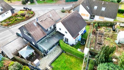 Familienfreundliches Zuhause mit viel Platz, Garten & 2 Garagen in ruhiger Lage