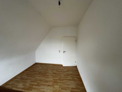 Stilvolle, sanierte 4-Zimmer-Dachgeschosswohnung in Stuttgart-Feuerbach