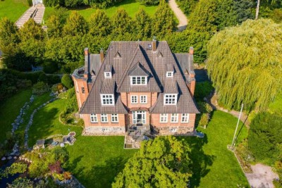 Moderne 2 Zi. Wohnung in repräsentativer Villa auf parkähnlichem Grundstück