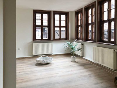 Großzügige helle 4-Zimmer-Wohnung am Lutherplatz