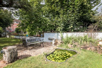 Freistehendes Zweifamilienhaus mit idyllischem Garten in Schlossnähe von Schwetzingen-Schälzig