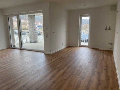 2 Raum-Wohnung mit Loggia, Badewanne+Dusche