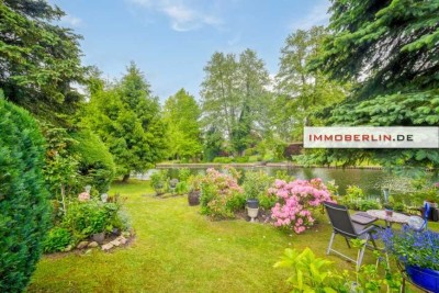 IMMOBERLIN.DE - Traumhaftes Wassergrundstück mit attraktivem Einfamilienhaus & Nebengebäuden