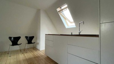 modern möblierte 2-Zi.- Dachgeschoßwohnung + optionale Gartenmitbenutzung in München - Laim