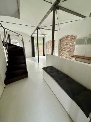 Stilvolles Reihenhaus im Loftcharakter mit Stellplatz in guter Lage!