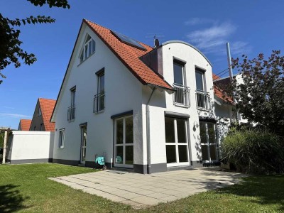 Moderne, hochwertige DHH in Neusäß-Steppach mit schönem Garten