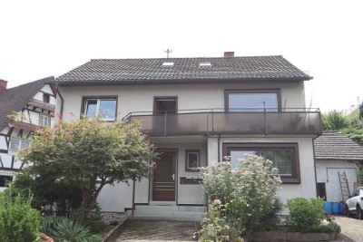 Mehrfamilienhaus mit sehr schönem Garten in toller Lage und Ausbaureserven +6 Garagen