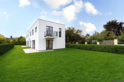 ERSTBEZUG | Exklusive Doppelhaushälfte | ca. 353 m² Garten | 4-5 Zimmer | Süd/Ost | Luftwärmepumpe | 2 KFZ-Stellplätze | 5 Minuten ins Zentrum Perchtoldsdorf