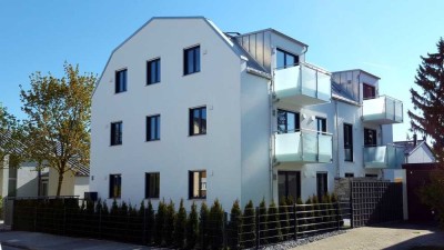 Moderne, neuwertige 3-Zimmer-DG-Wohnung mit Balkon in sehr ruhiger Wohngegend am Park (nähe BMW)