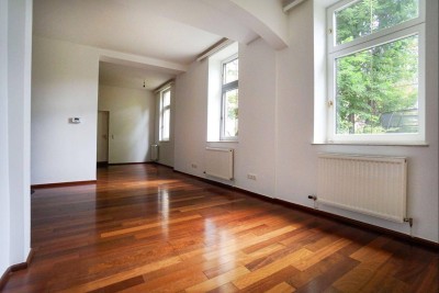 Ruhige Maisonettewohnung mit Hauscharakter in stilvollem Altbau in Hietzing, Nähe U4