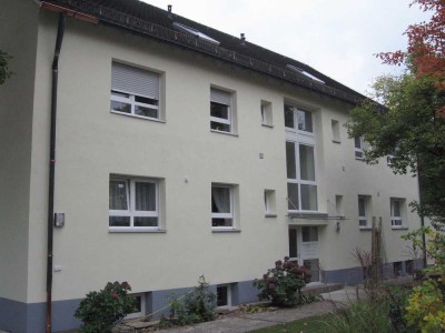 Gepflegte, sonnige Wohnung mit drei Zimmern und Balkon in kinderfreundlichem Haus in Seukendorf