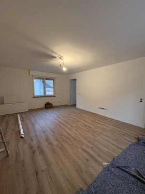 Erstbezug nach Sanierung: idyllisches Wohnen in einer 5,5-Zimmer-Wohnung mitten in Natur